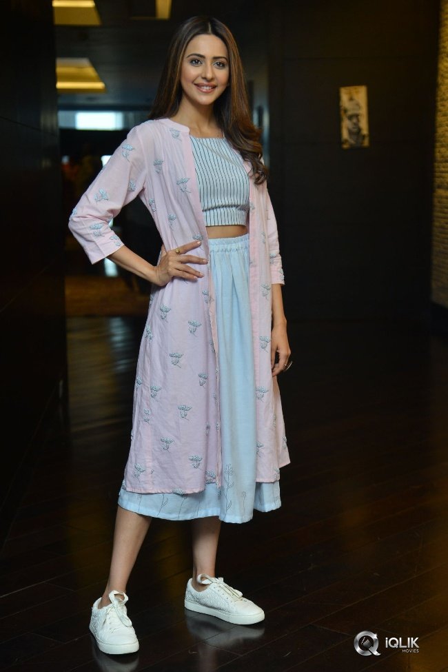 Rakul-Preet-Singh-New-Photos